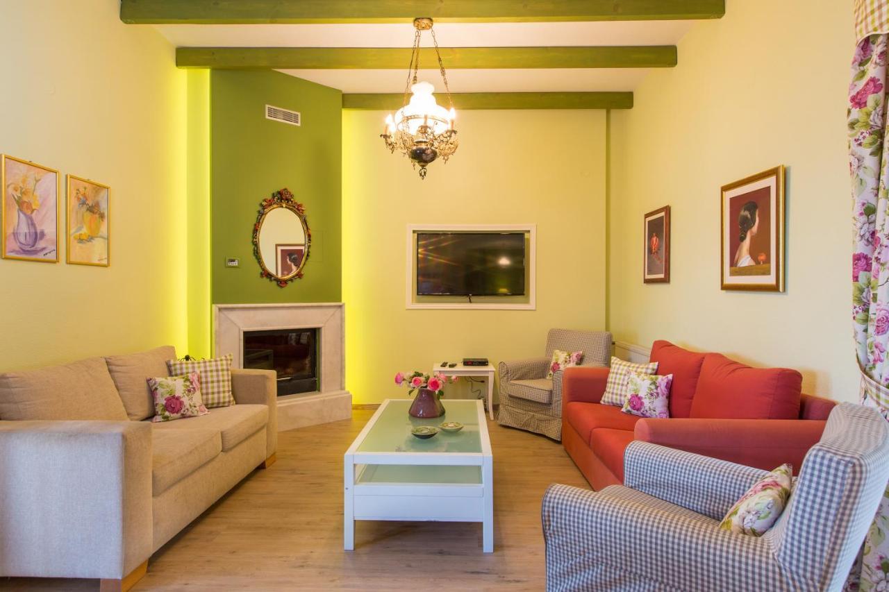 Beachfront Family Villa Katerina With Private Pool, Playground, Bbq & Amazing Sea Views! Petres  Exteriör bild