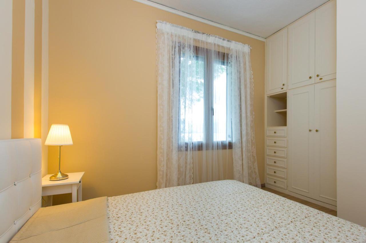 Beachfront Family Villa Katerina With Private Pool, Playground, Bbq & Amazing Sea Views! Petres  Exteriör bild