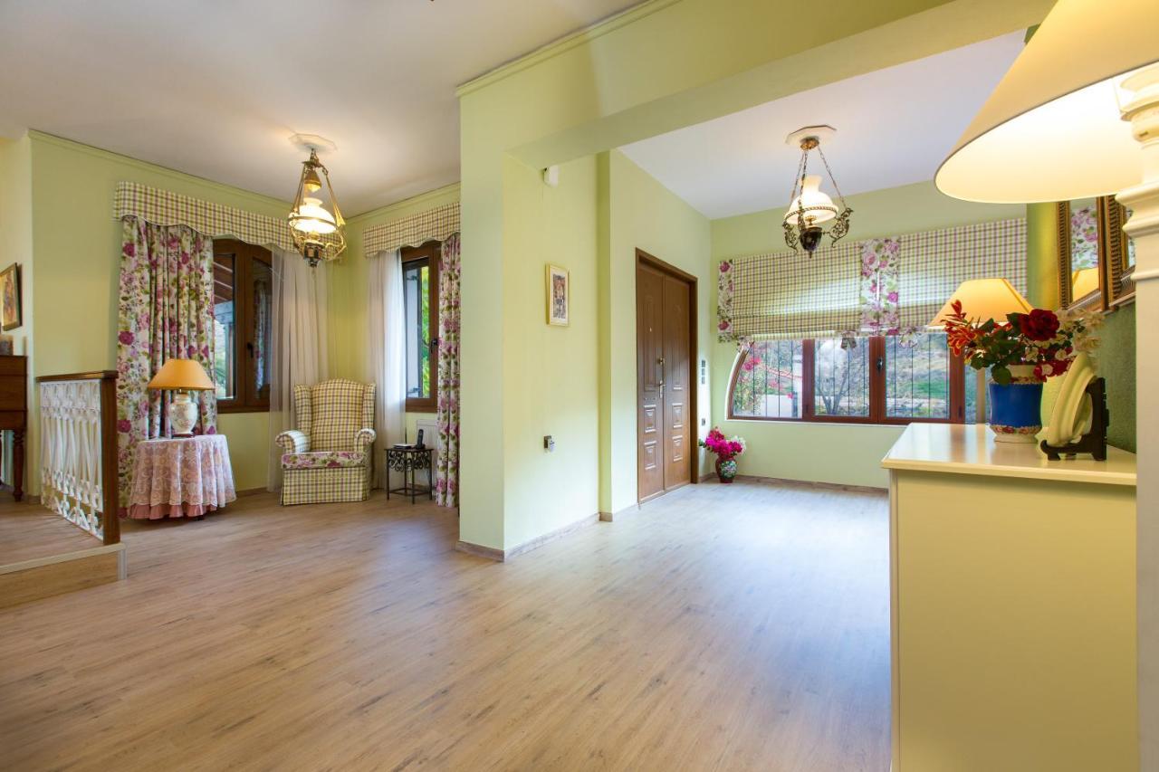 Beachfront Family Villa Katerina With Private Pool, Playground, Bbq & Amazing Sea Views! Petres  Exteriör bild