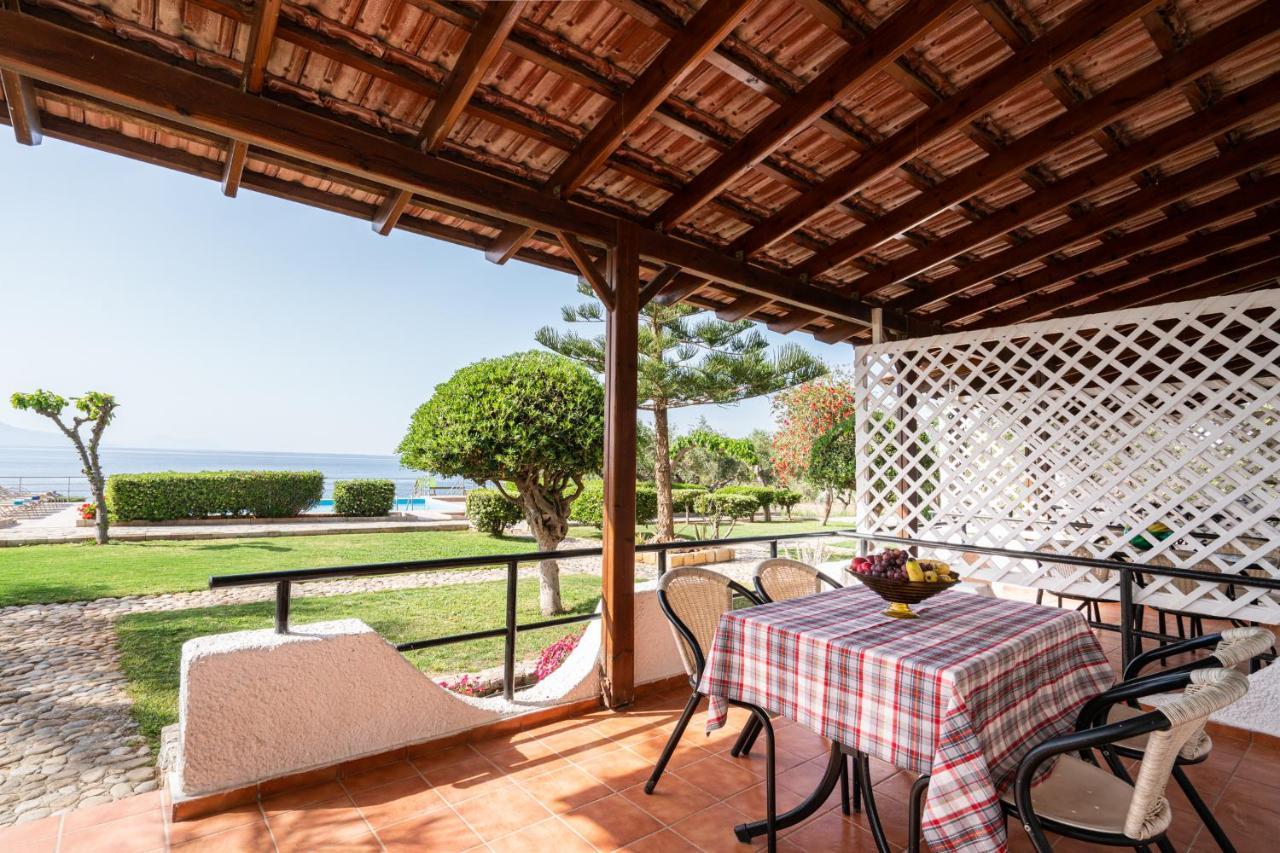 Beachfront Family Villa Katerina With Private Pool, Playground, Bbq & Amazing Sea Views! Petres  Exteriör bild