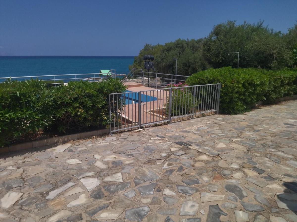 Beachfront Family Villa Katerina With Private Pool, Playground, Bbq & Amazing Sea Views! Petres  Exteriör bild