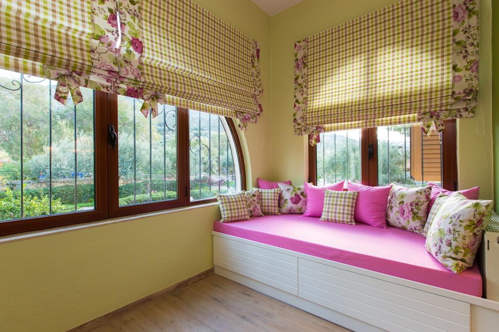 Beachfront Family Villa Katerina With Private Pool, Playground, Bbq & Amazing Sea Views! Petres  Exteriör bild