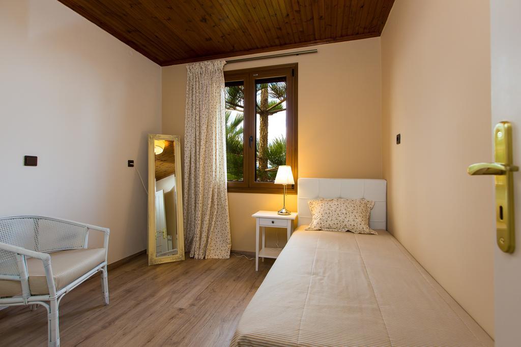 Beachfront Family Villa Katerina With Private Pool, Playground, Bbq & Amazing Sea Views! Petres  Exteriör bild